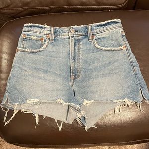 Abercrombie Cutoff Short High-Rise. GENTLY USED. Size 4/27.
